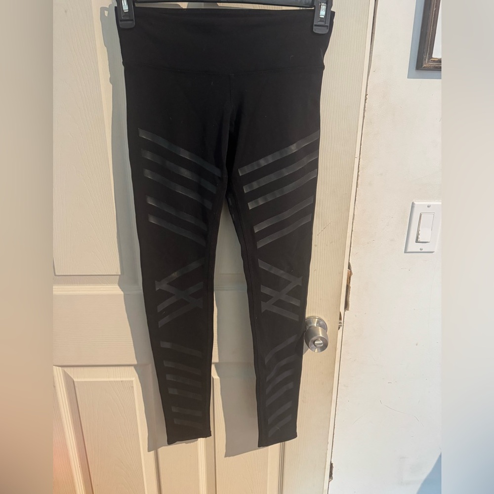 ALO YOGA Airbrush Lineal Diagonal Stripe Leggings in Black Small - Picture 4 of 15